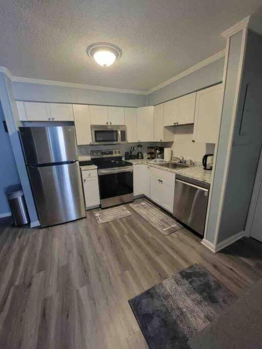 2022 Renovated 2-Bdrm Cozy, Lovely Condo W/Parking! Hilton Head Island Exterior photo