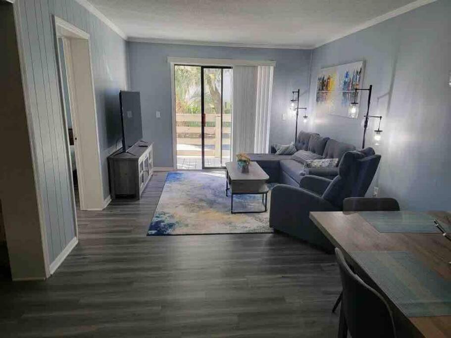 2022 Renovated 2-Bdrm Cozy, Lovely Condo W/Parking! Hilton Head Island Exterior photo