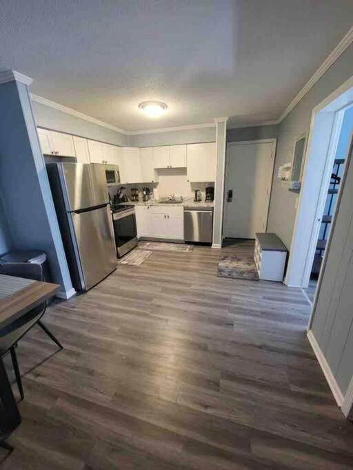 2022 Renovated 2-Bdrm Cozy, Lovely Condo W/Parking! Hilton Head Island Exterior photo
