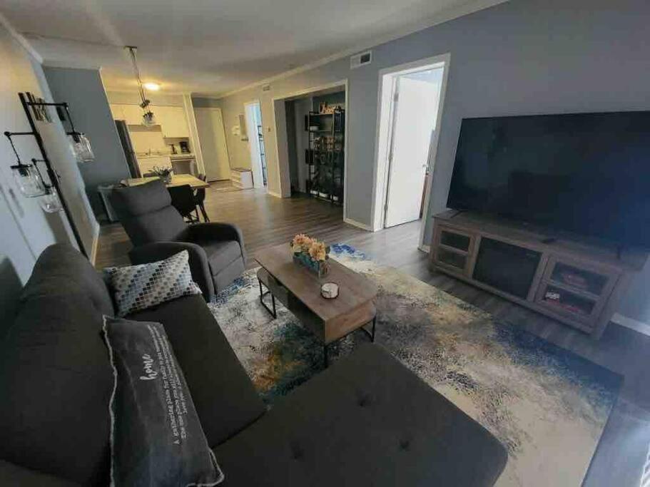 2022 Renovated 2-Bdrm Cozy, Lovely Condo W/Parking! Hilton Head Island Exterior photo