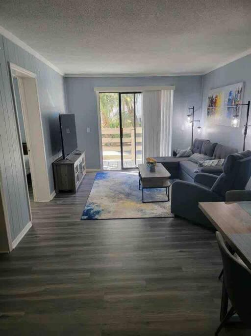 2022 Renovated 2-Bdrm Cozy, Lovely Condo W/Parking! Hilton Head Island Exterior photo