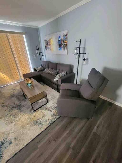 2022 Renovated 2-Bdrm Cozy, Lovely Condo W/Parking! Hilton Head Island Exterior photo